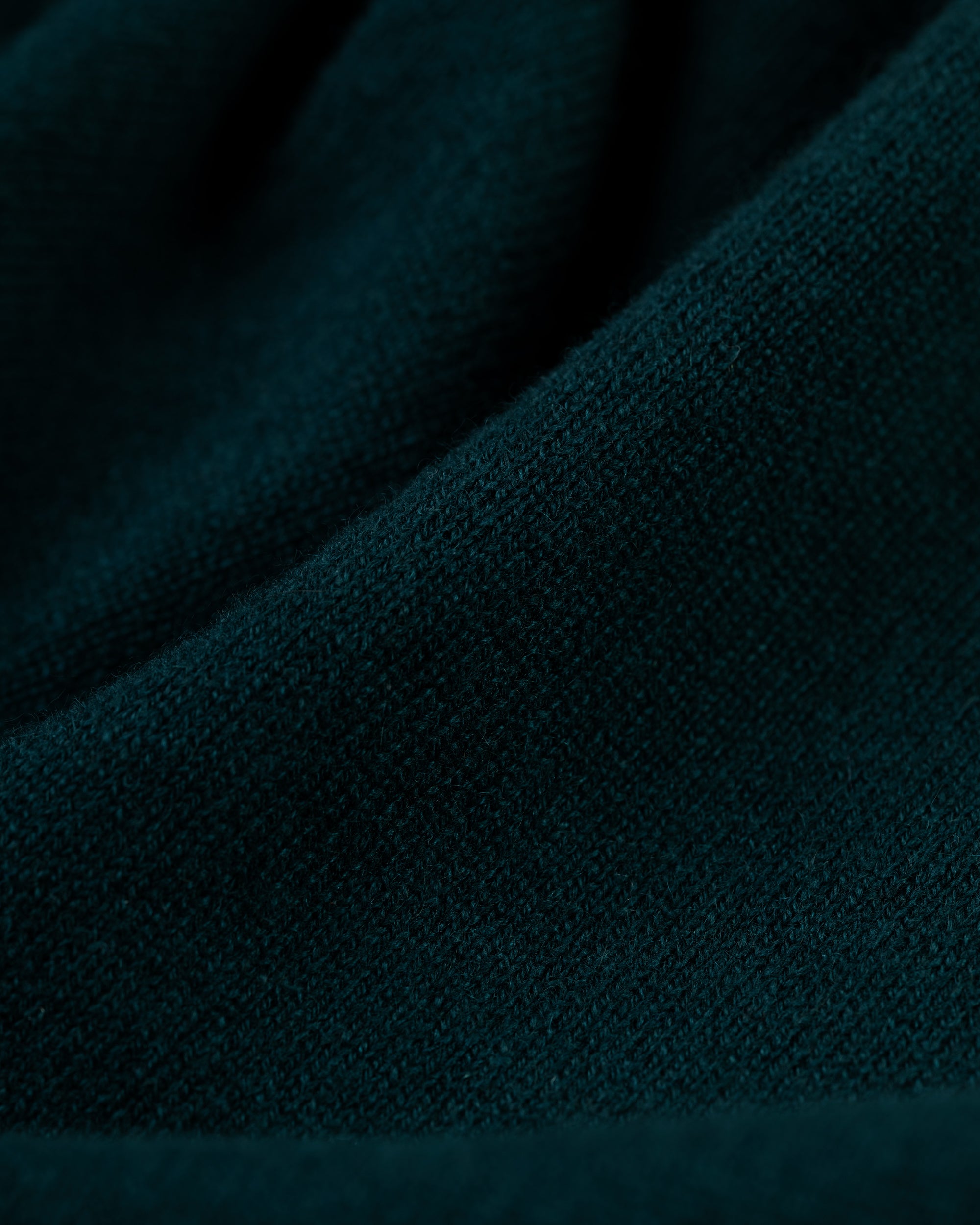 Made-in-Scotland Spruce Green Cashmere V-neck Sweater