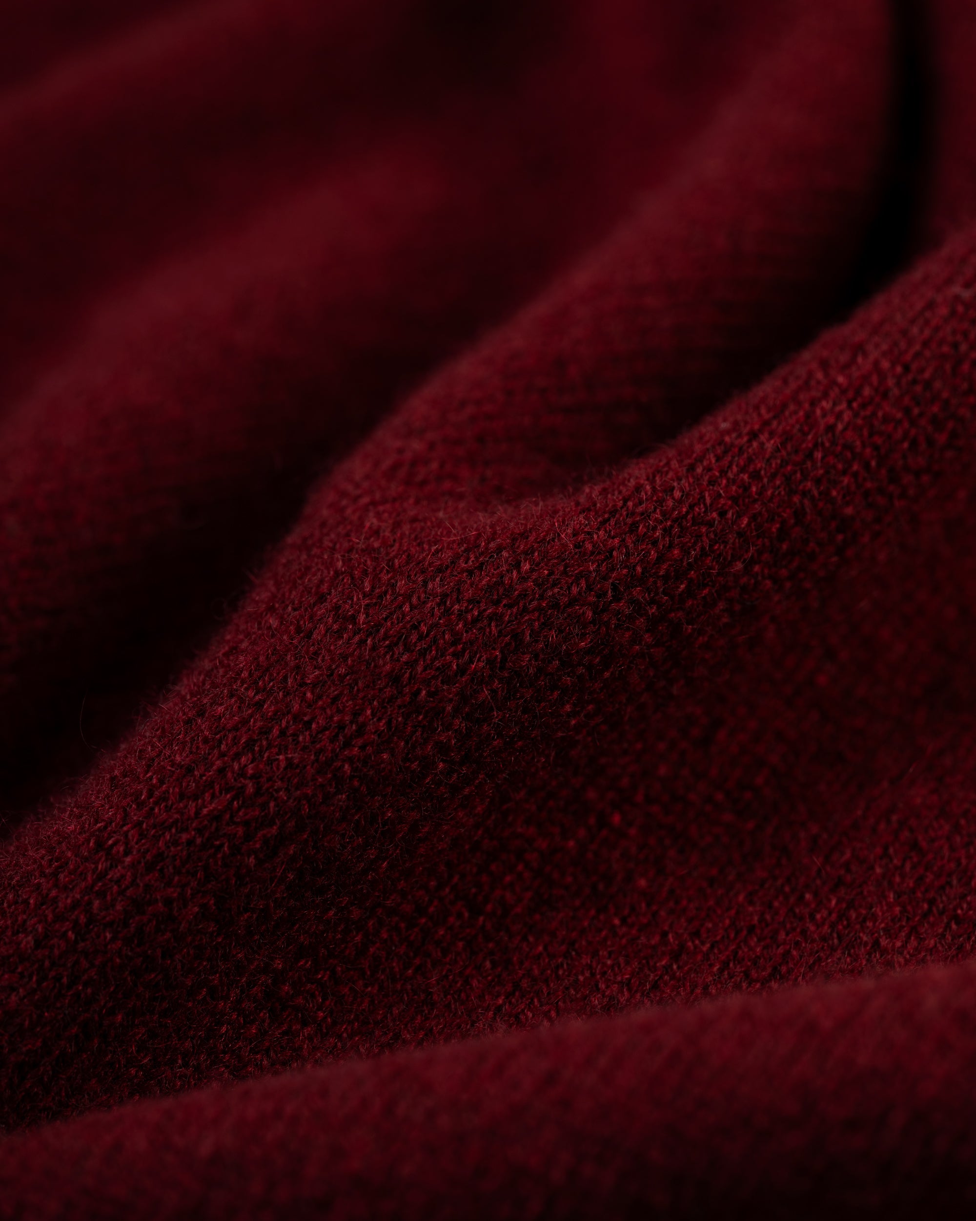 Made-in-Scotland Burgundy Cashmere V-neck Sweater