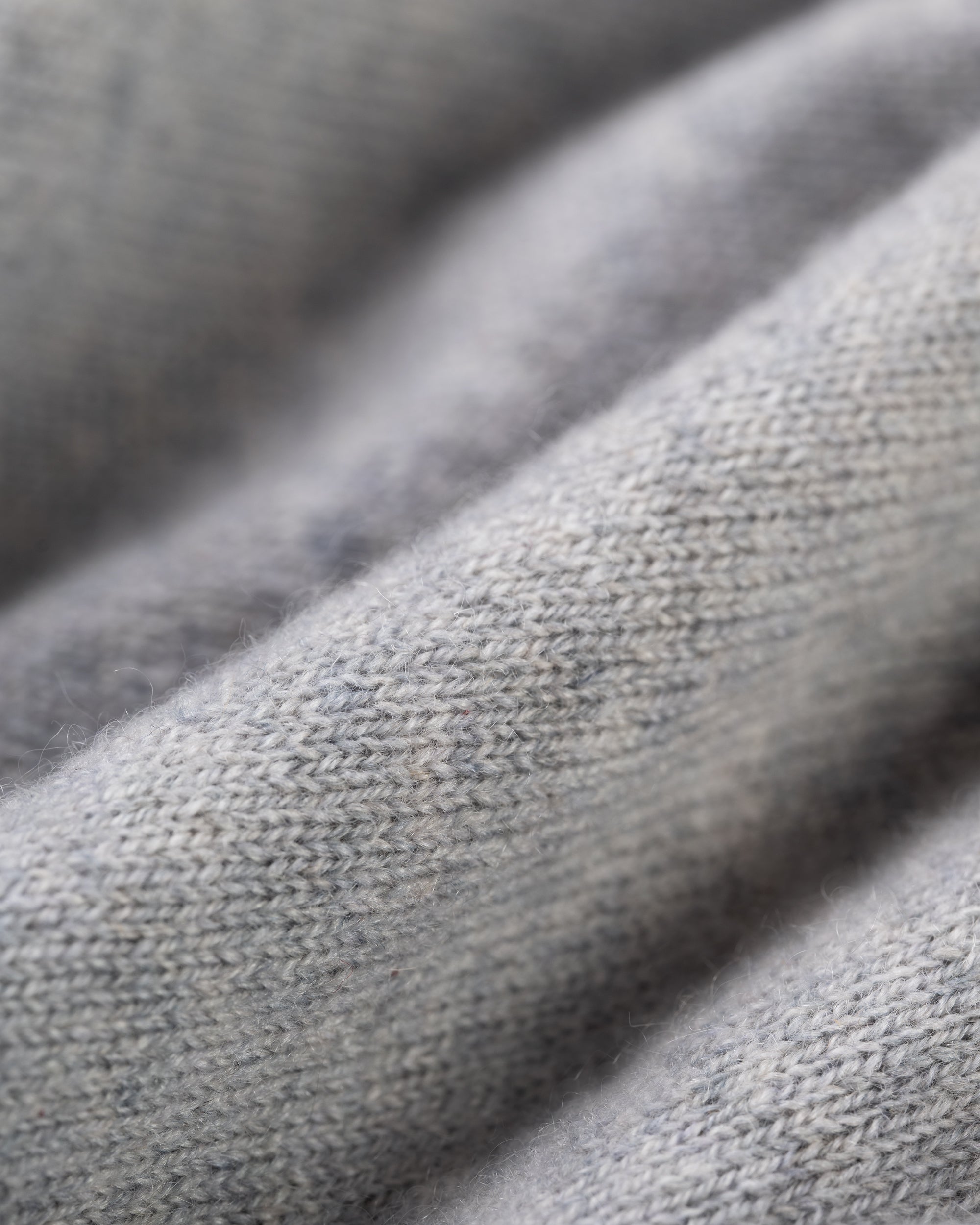 Made-in-Scotland Light Grey Cashmere V-neck Sweater