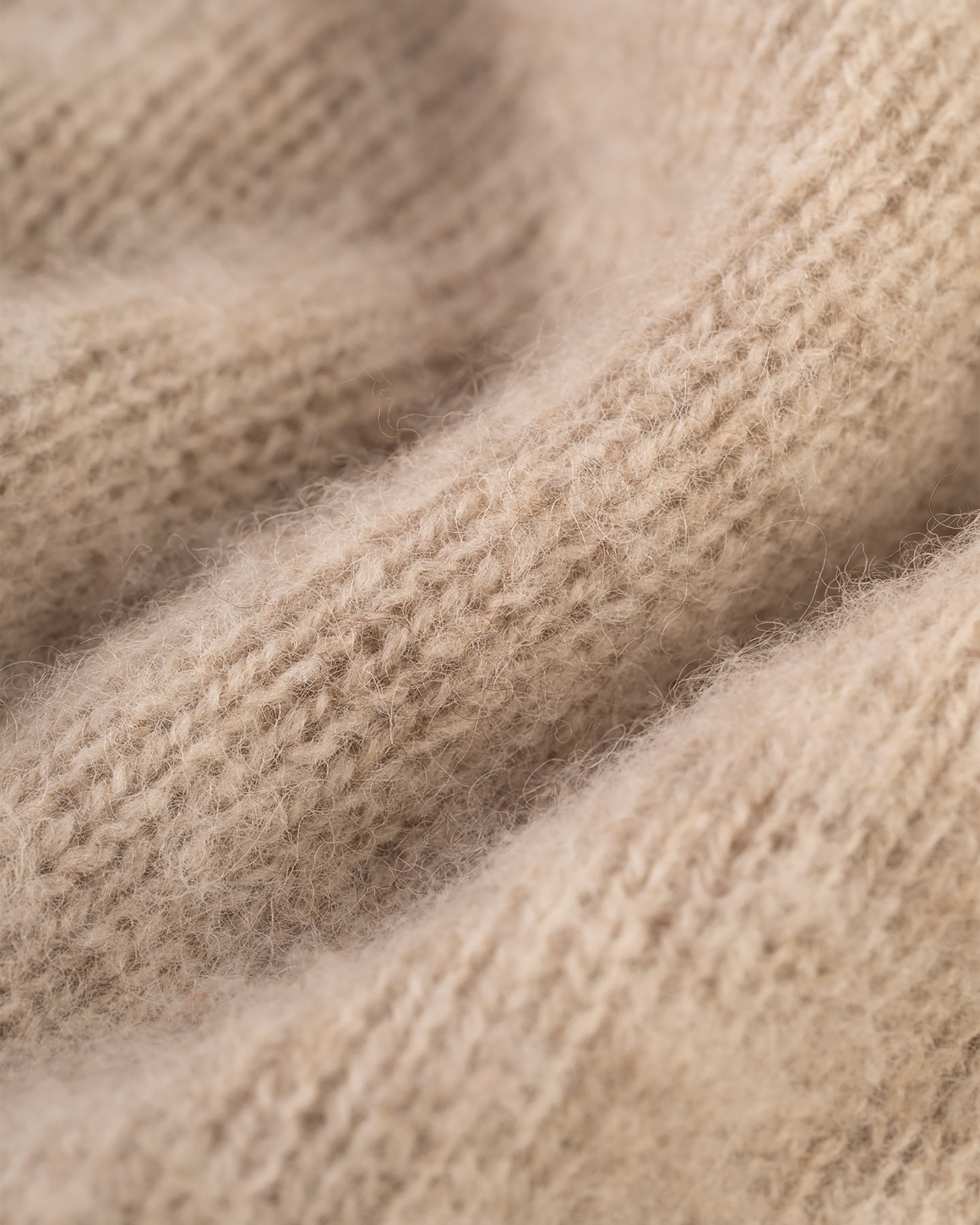 Made-in-Scotland Cream Shaggy Dog Sweater - Trim Fit