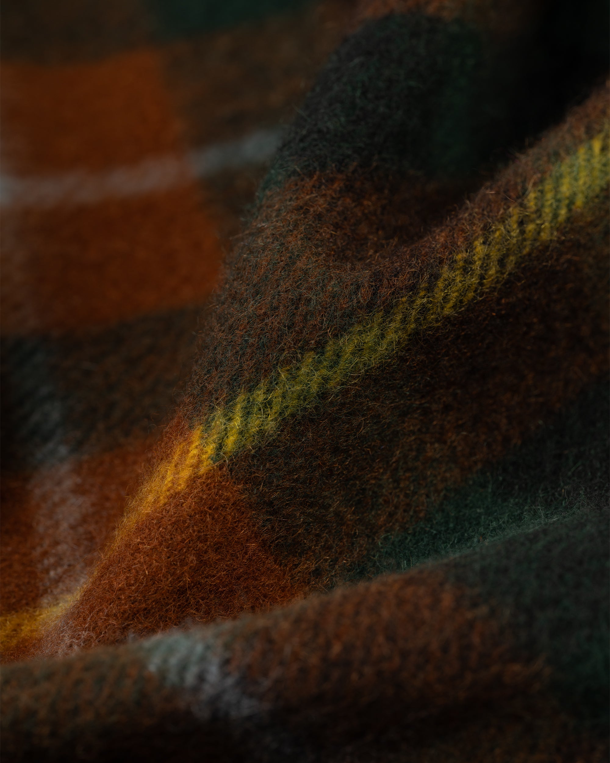 Made-in-England Buchanan Hunting Modern Tartan Cashmere Muffler