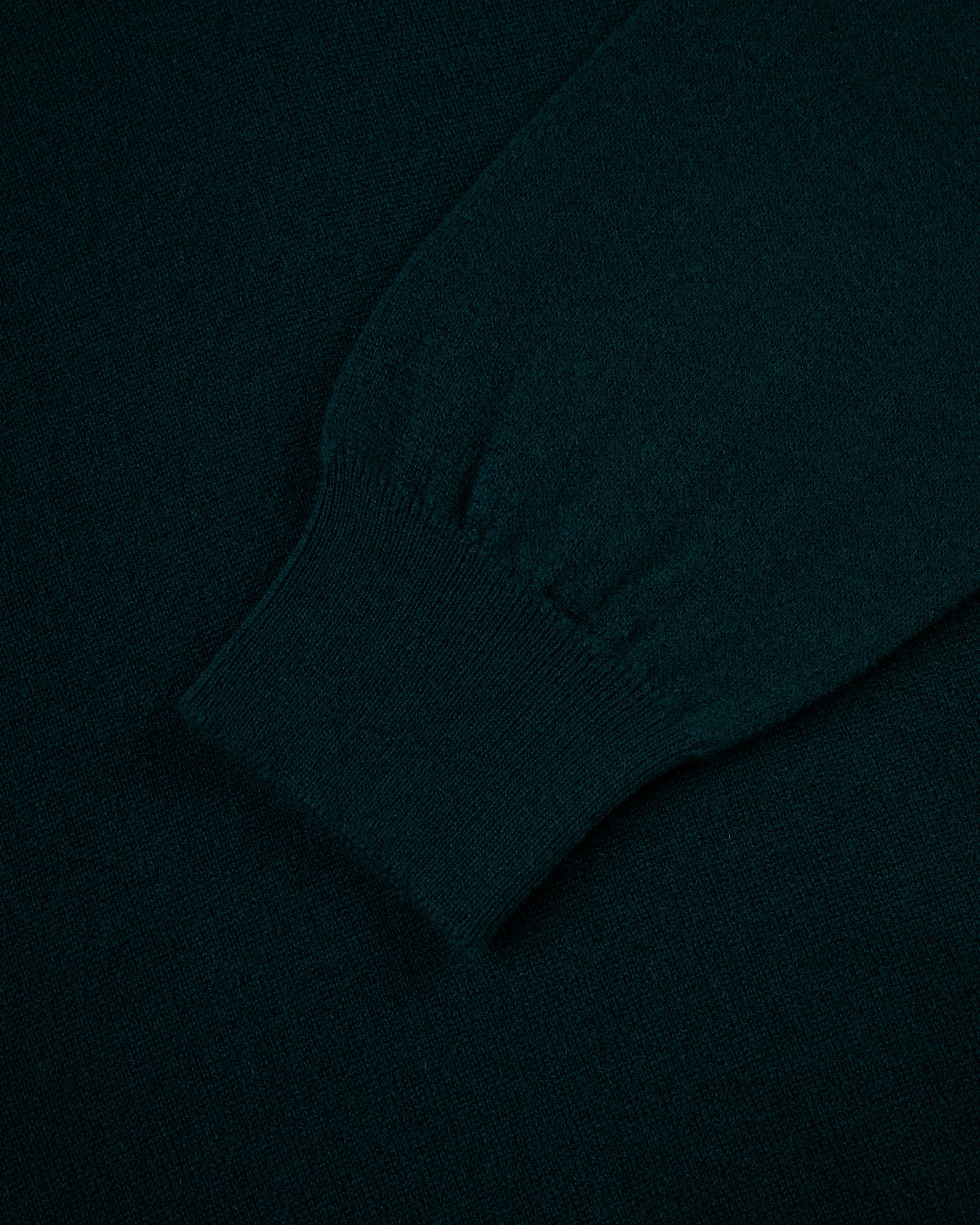 Made-in-Scotland Spruce Green Cashmere V-neck Sweater