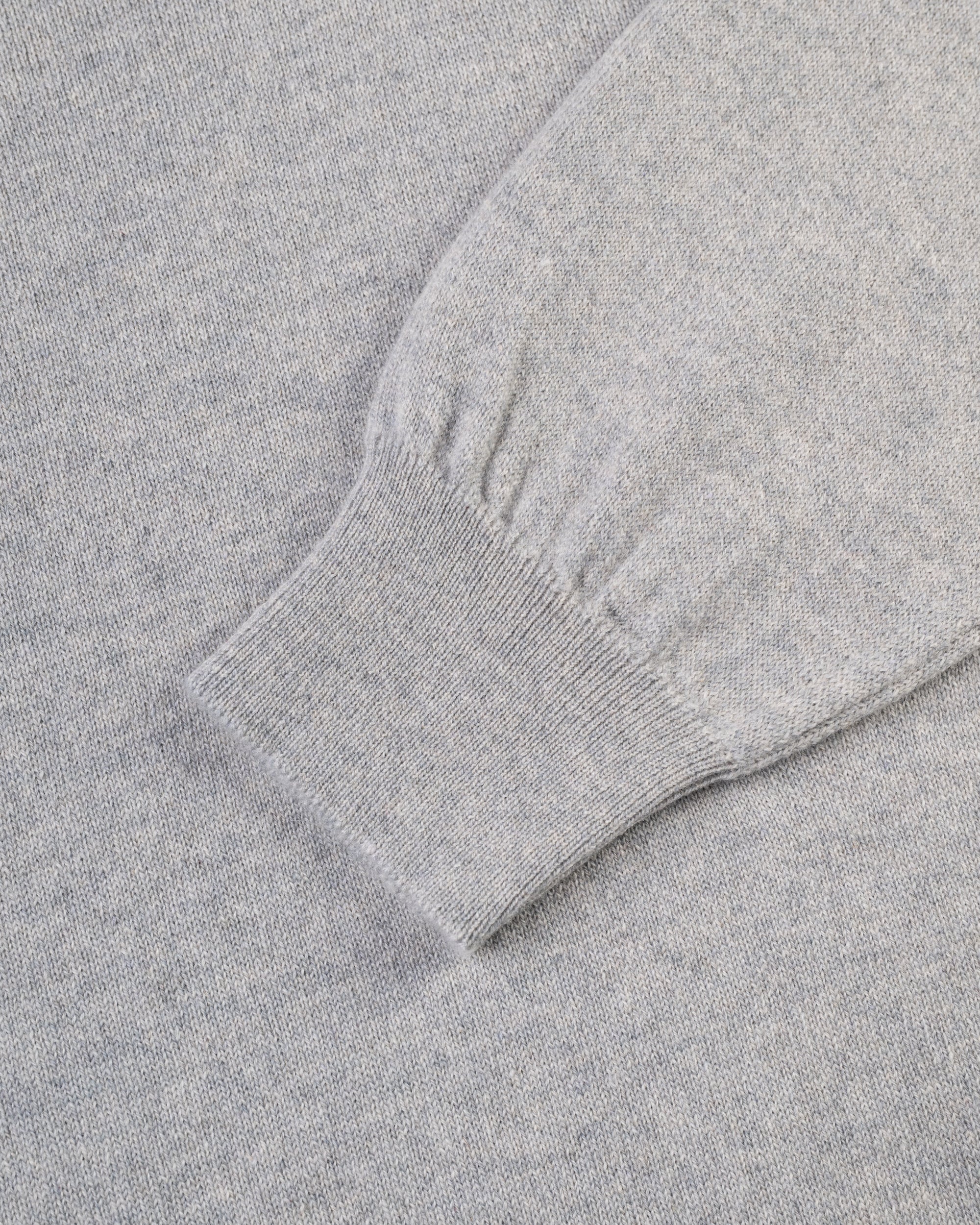 Made-in-Scotland Light Grey Cashmere V-neck Sweater
