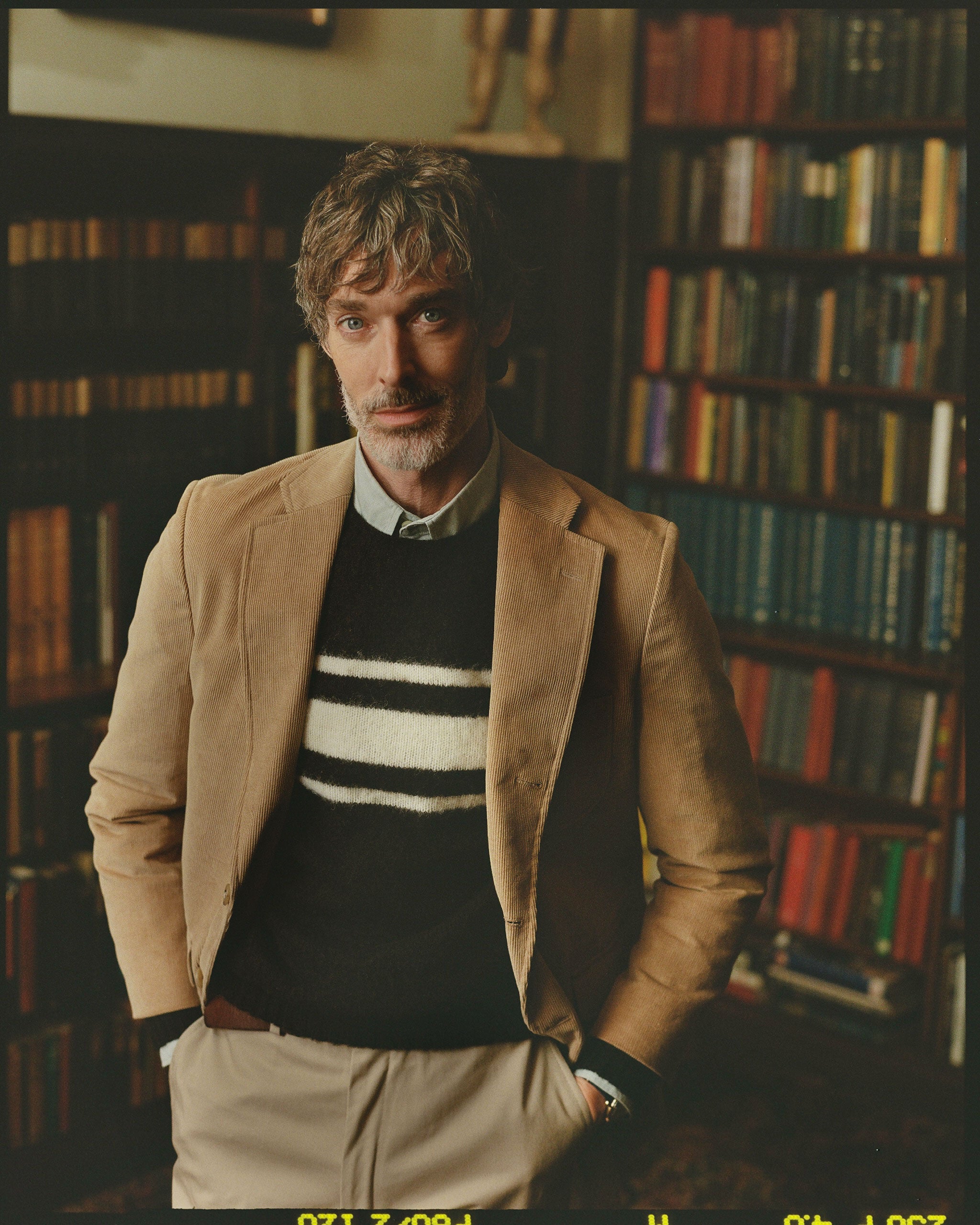 シャギードッグセーターパウダーブルーユニバーシティストライプ（トリムフィット）