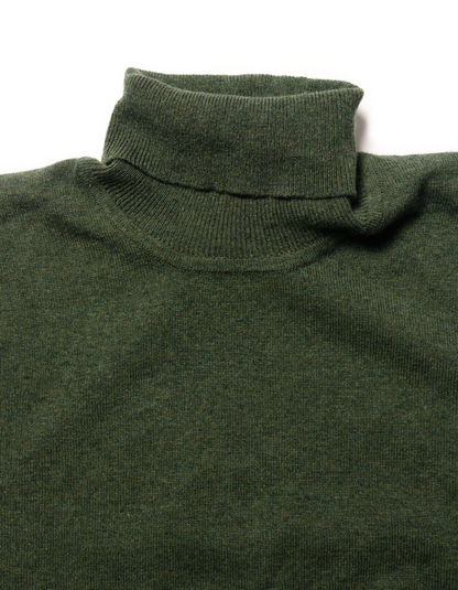 GREEN LAMBSWOOL TURTLE NECK SWEATER